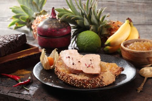 Tartine de Foie Gras au chutney d’ananas et combawa