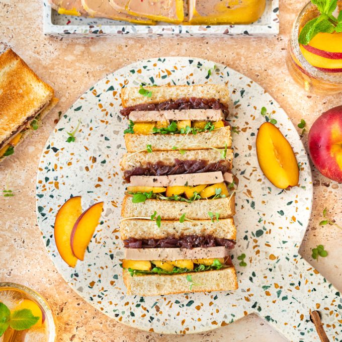 Finger brioche au Foie Gras, nectarine et oignons confits